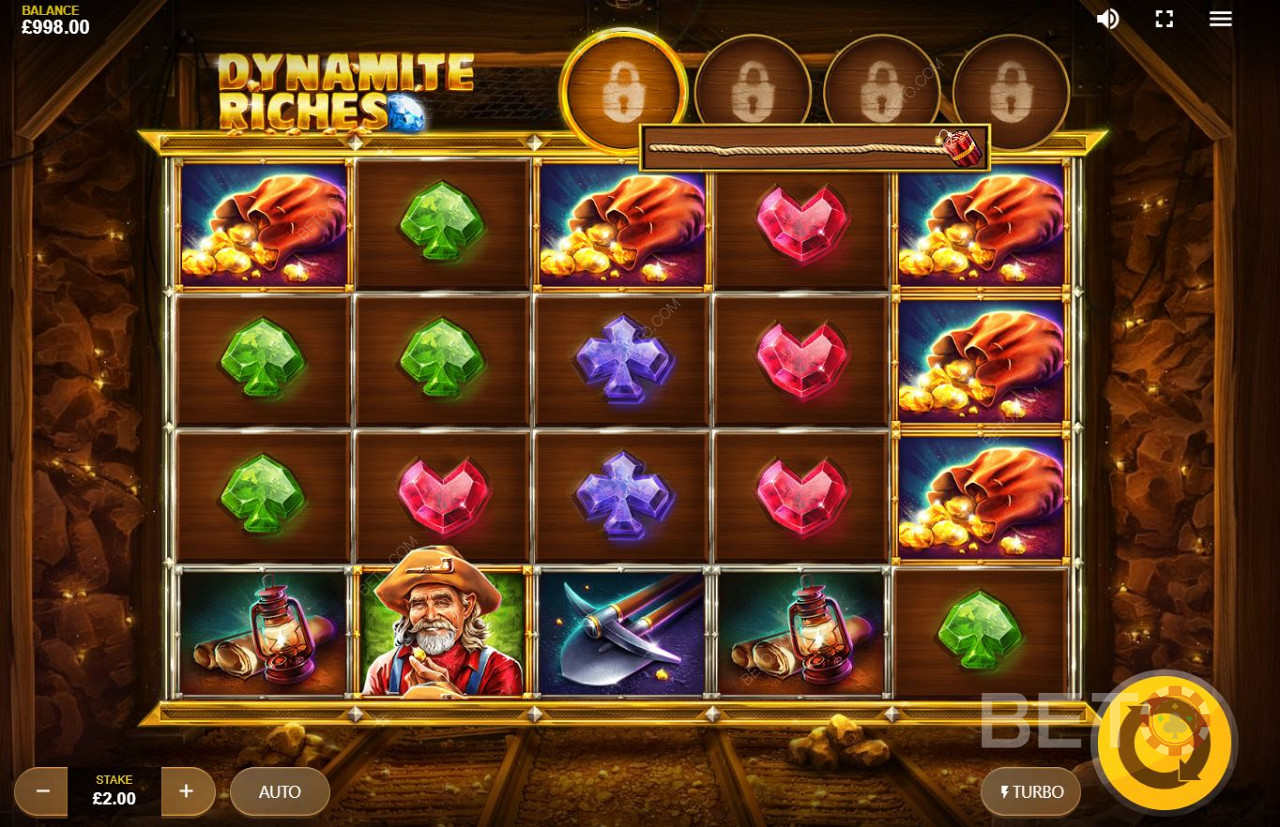 Dynamite Riches में स्लॉट में कीमती रत्न प्रतीक, सोने के सिक्के प्रतीक और खनिक प्रतीक हैं।