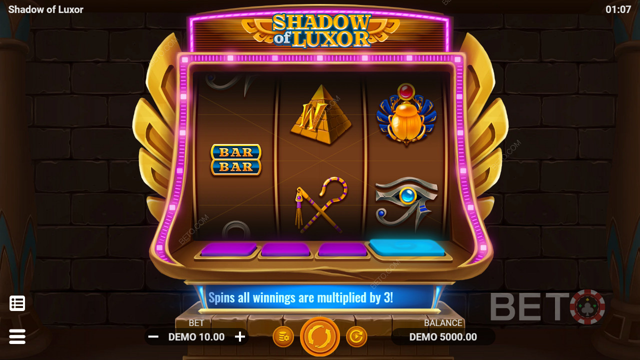 Shadow of Luxor में क्लासिक और थीम वाले दोनों प्रतीकों के साथ तीन रीलों वाली स्लॉट मशीन